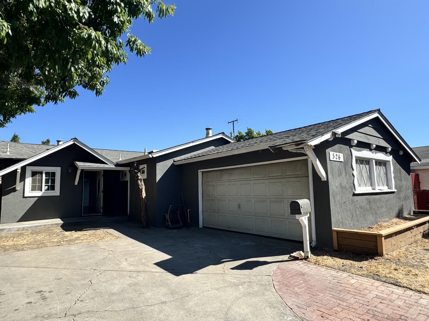 Detail Gallery Image 2 of 5 For 526 Sheridan Pl, San Jose,  CA 95111 - 3 Beds | 1/1 Baths