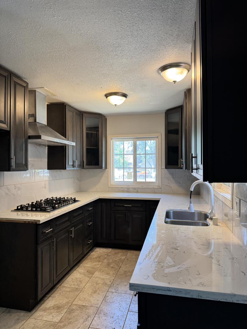 Detail Gallery Image 3 of 5 For 526 Sheridan Pl, San Jose,  CA 95111 - 3 Beds | 1/1 Baths
