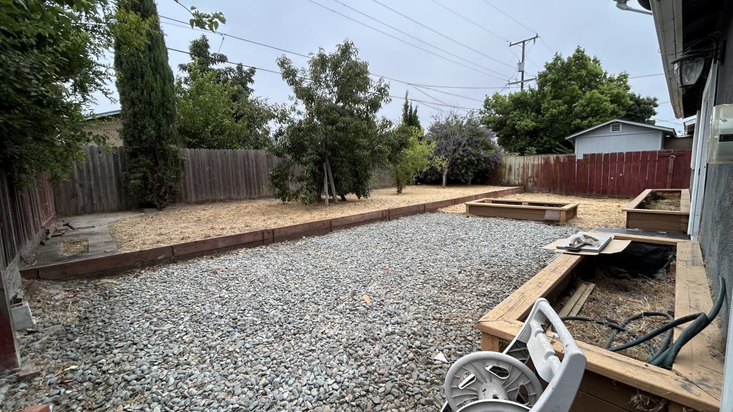 Detail Gallery Image 4 of 5 For 526 Sheridan Pl, San Jose,  CA 95111 - 3 Beds | 1/1 Baths