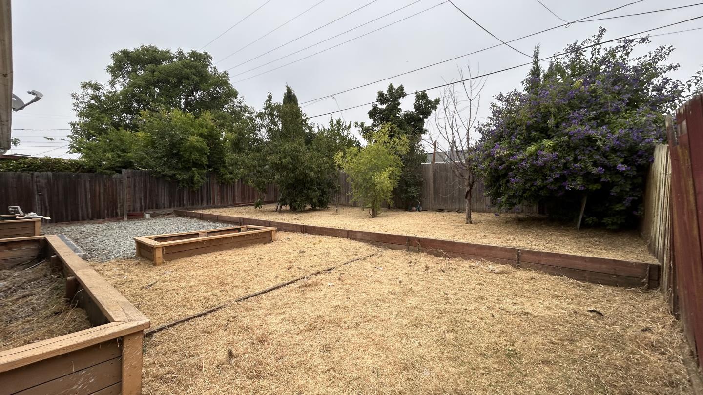 Detail Gallery Image 5 of 5 For 526 Sheridan Pl, San Jose,  CA 95111 - 3 Beds | 1/1 Baths