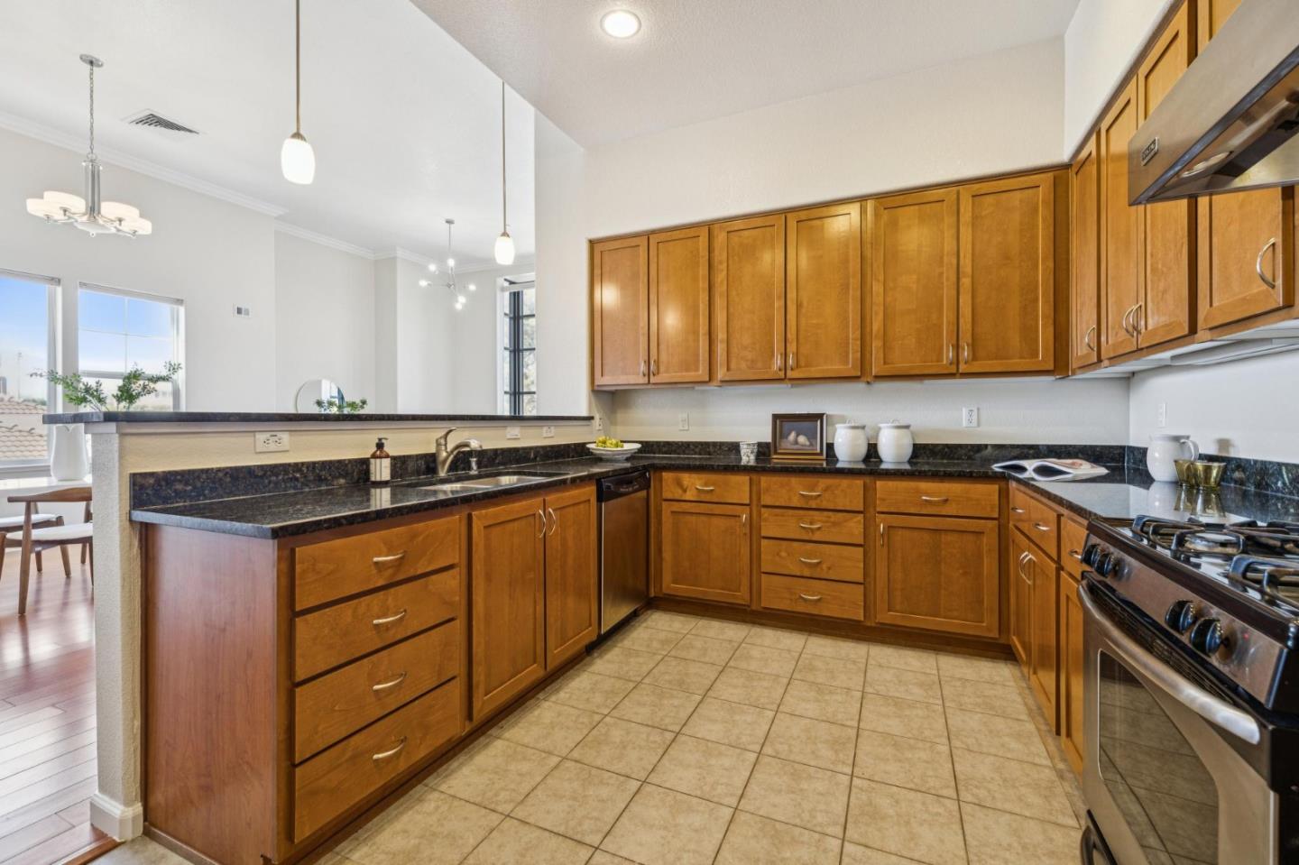 Detail Gallery Image 13 of 37 For 1388 Broadway #109,  Millbrae,  CA 94030 - 3 Beds | 2 Baths
