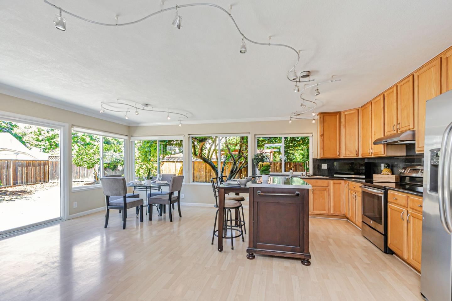 Detail Gallery Image 5 of 27 For 273 Marti Way, San Jose,  CA 95136 - 5 Beds | 3 Baths