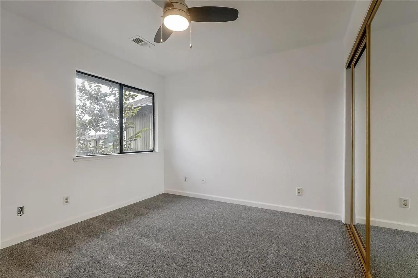 Detail Gallery Image 12 of 27 For 801 Nash Rd #I3,  Hollister,  CA 95023 - 3 Beds | 2/1 Baths
