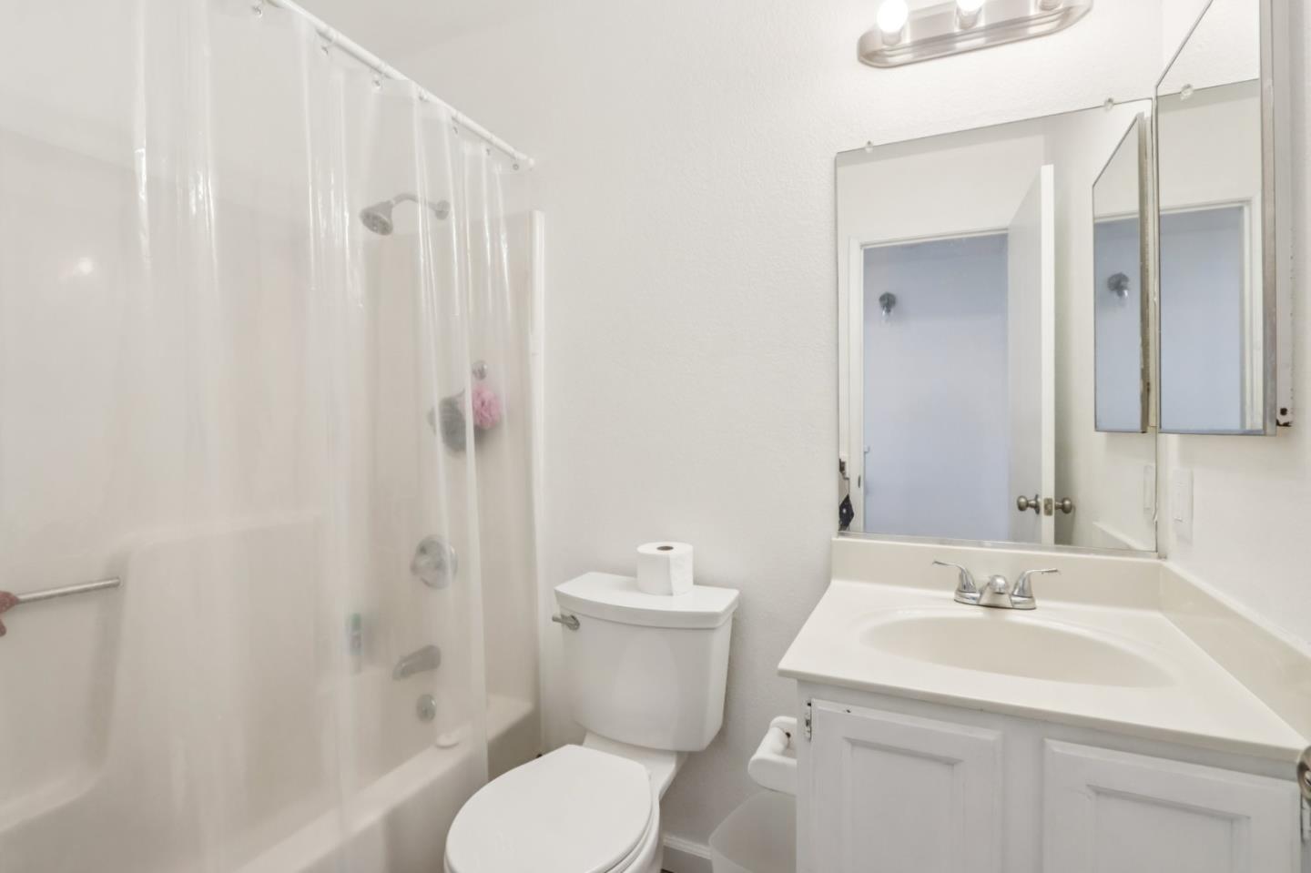 Detail Gallery Image 14 of 27 For 801 Nash Rd #I3,  Hollister,  CA 95023 - 3 Beds | 2/1 Baths