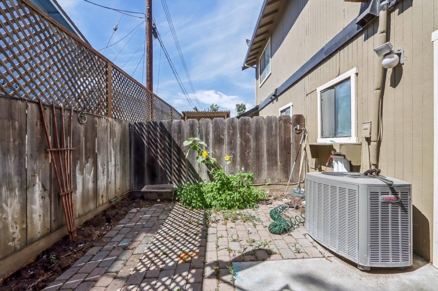 Detail Gallery Image 17 of 27 For 801 Nash Rd #I3,  Hollister,  CA 95023 - 3 Beds | 2/1 Baths