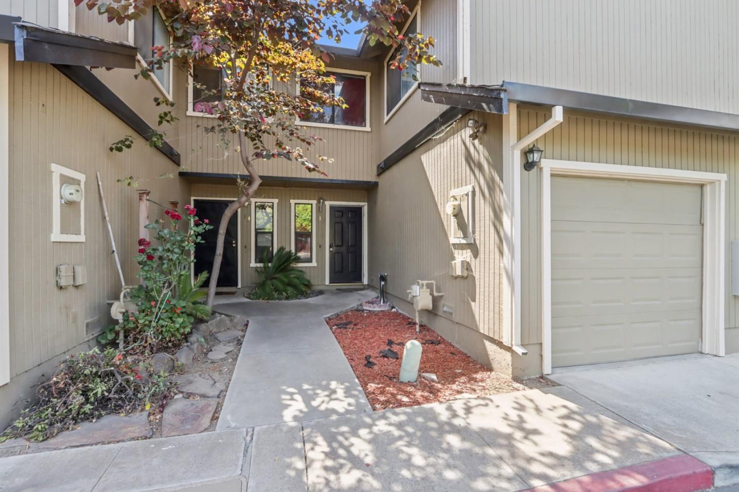 Detail Gallery Image 2 of 27 For 801 Nash Rd #I3,  Hollister,  CA 95023 - 3 Beds | 2/1 Baths