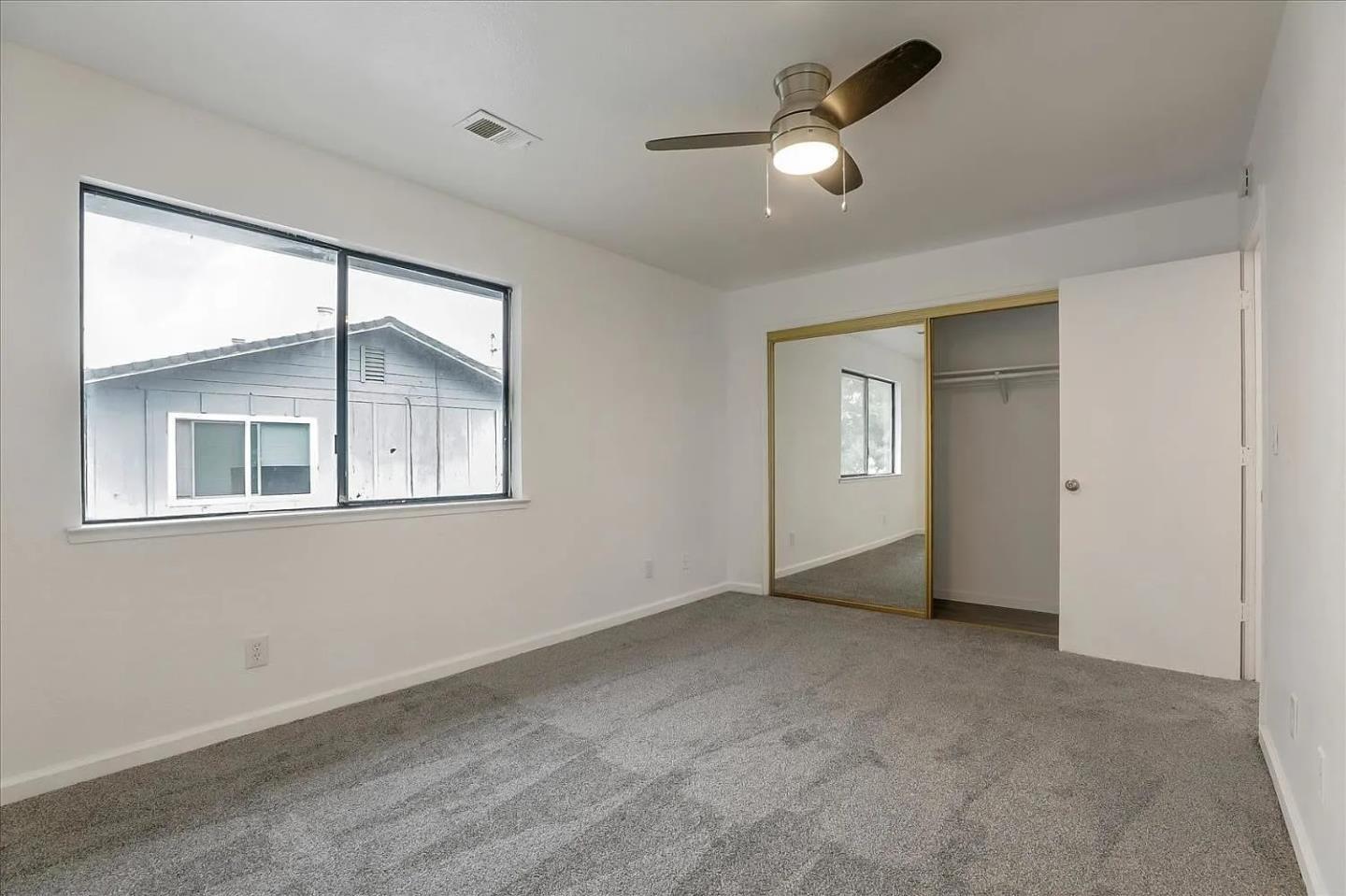 Detail Gallery Image 8 of 27 For 801 Nash Rd #I3,  Hollister,  CA 95023 - 3 Beds | 2/1 Baths