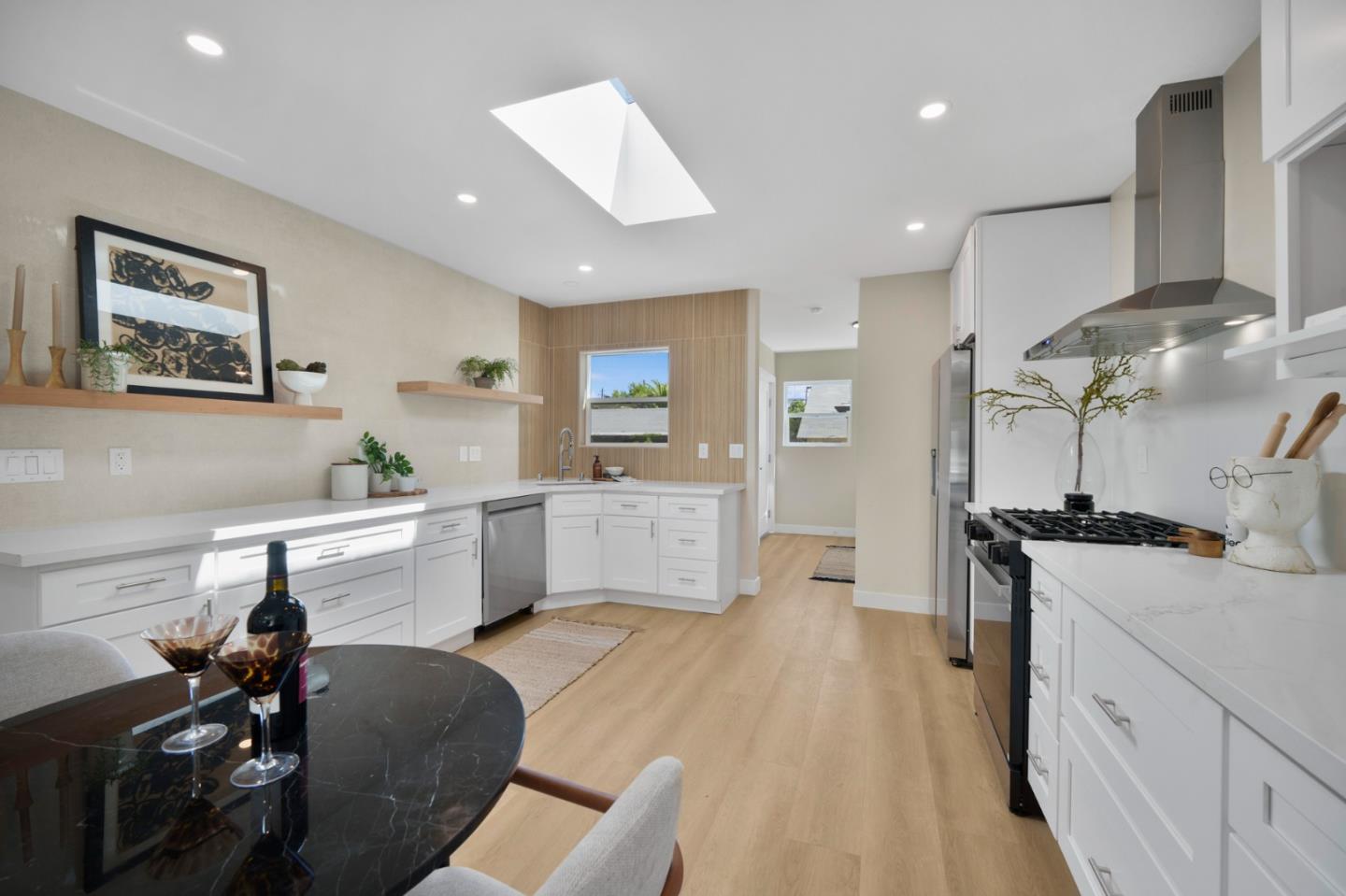 Detail Gallery Image 4 of 24 For 730 Laurel St, San Jose,  CA 95126 - 2 Beds | 2 Baths