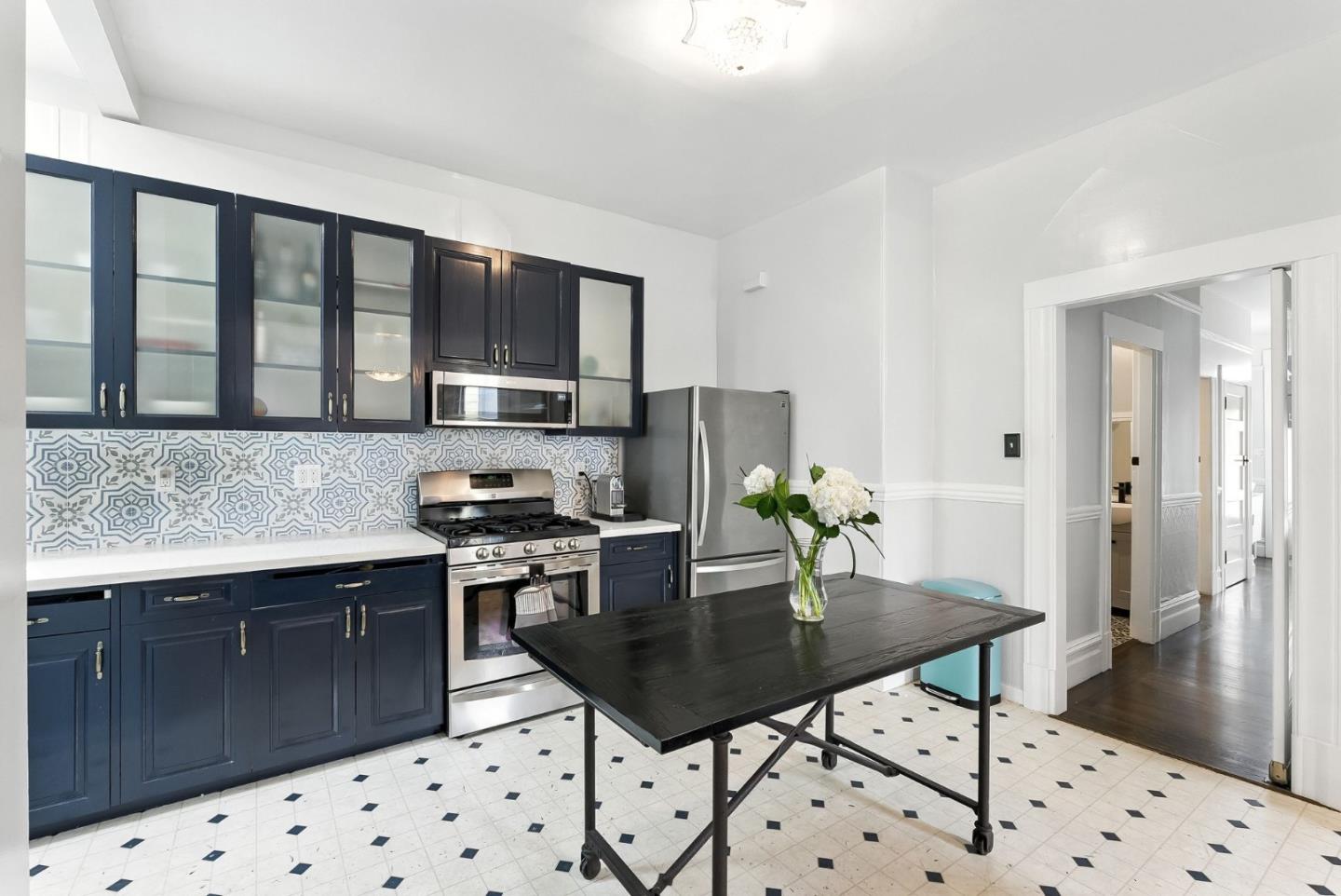 Detail Gallery Image 14 of 24 For 884 York St, San Francisco,  CA 94110 - 2 Beds | 1 Baths