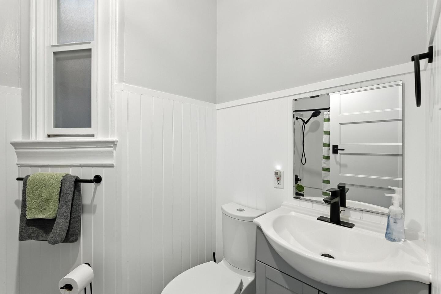 Detail Gallery Image 18 of 24 For 884 York St, San Francisco,  CA 94110 - 2 Beds | 1 Baths