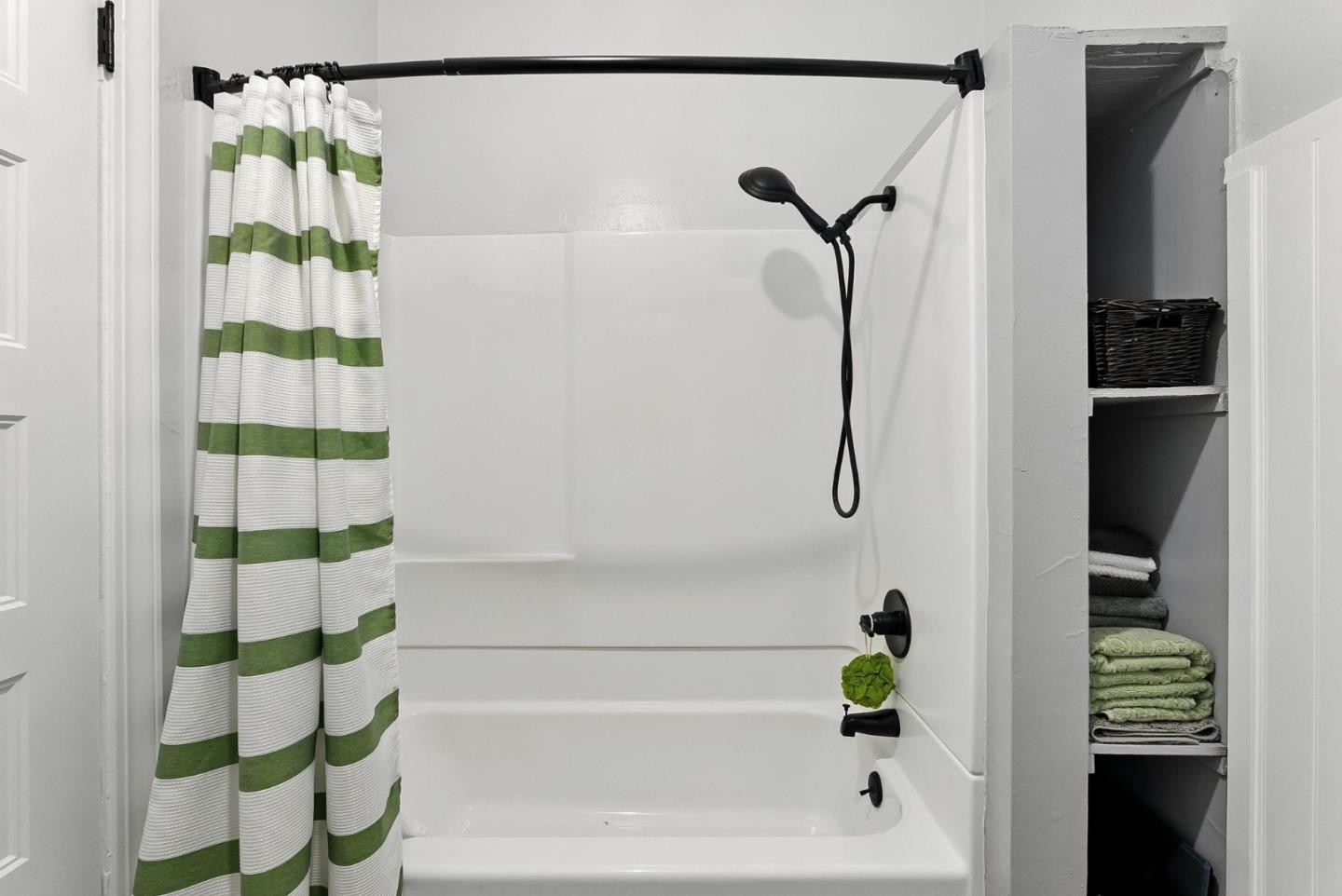 Detail Gallery Image 19 of 24 For 884 York St, San Francisco,  CA 94110 - 2 Beds | 1 Baths