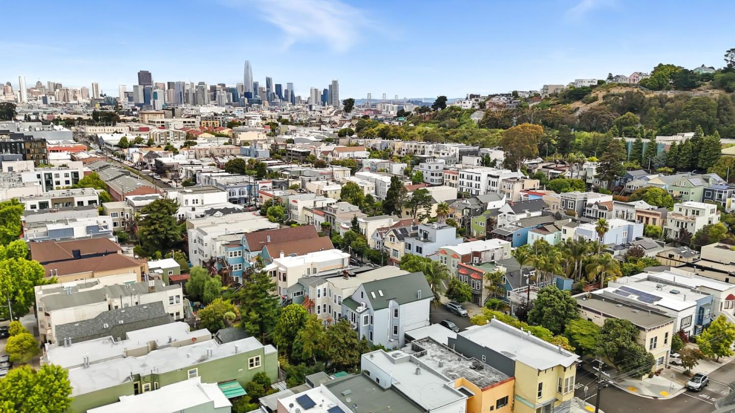 Detail Gallery Image 2 of 24 For 884 York St, San Francisco,  CA 94110 - 2 Beds | 1 Baths