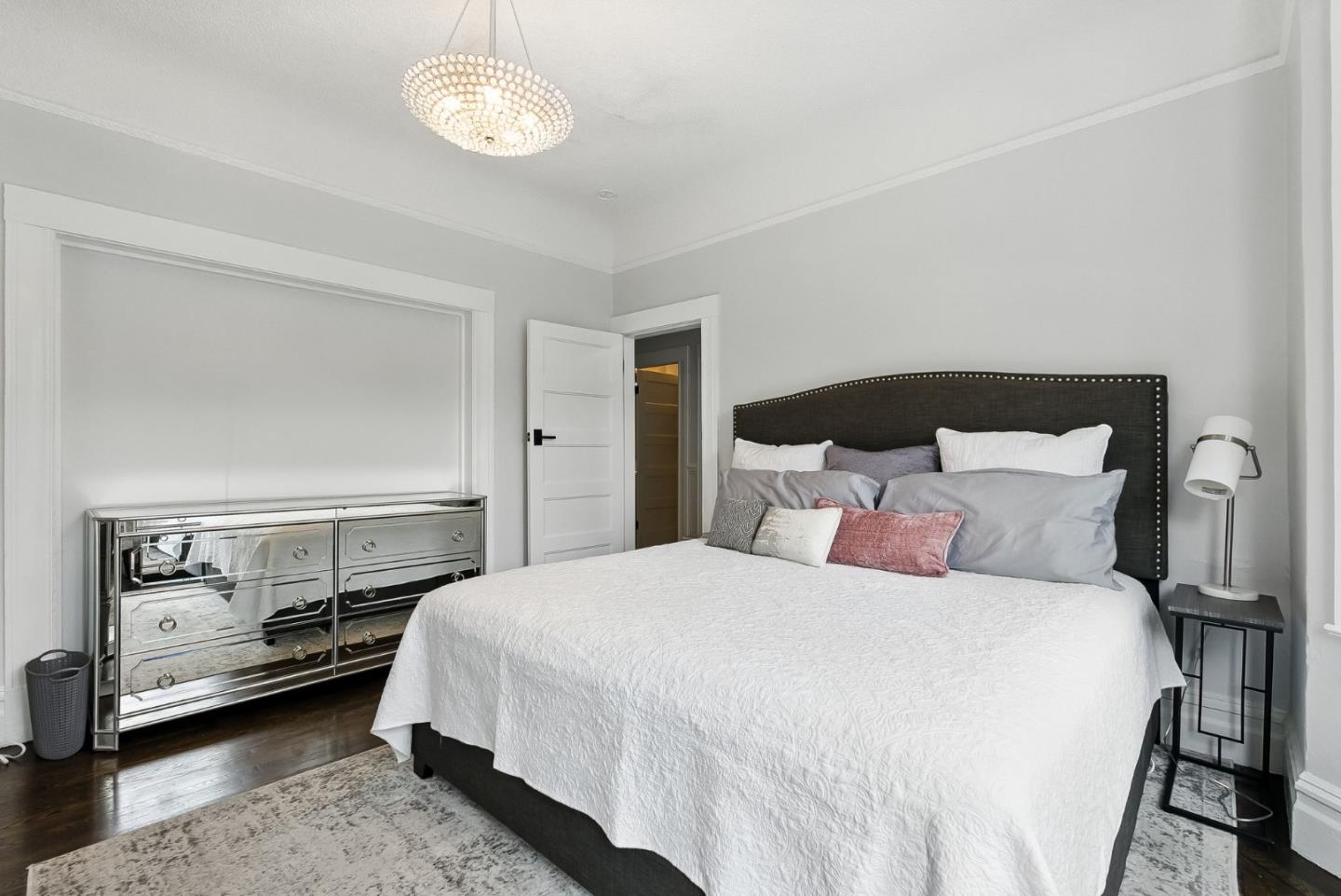 Detail Gallery Image 7 of 24 For 884 York St, San Francisco,  CA 94110 - 2 Beds | 1 Baths