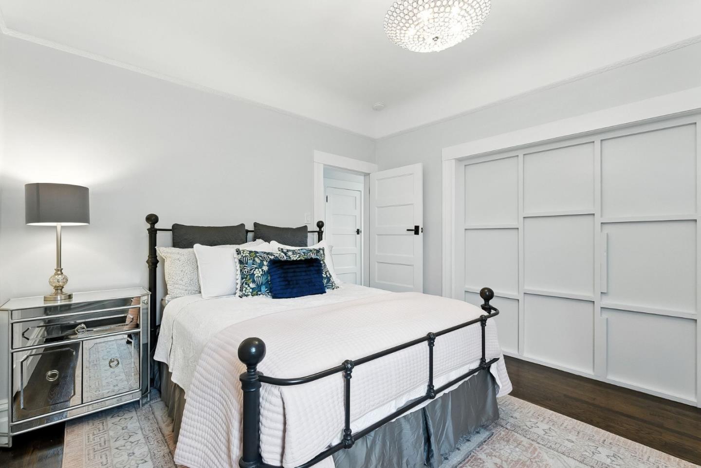 Detail Gallery Image 8 of 24 For 884 York St, San Francisco,  CA 94110 - 2 Beds | 1 Baths