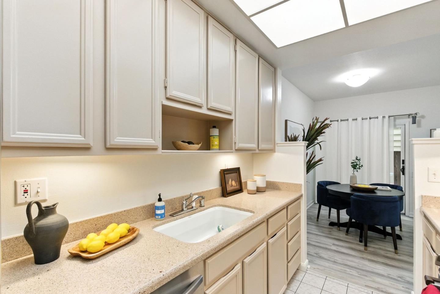 Detail Gallery Image 10 of 44 For 914 Shoreline Dr, San Mateo,  CA 94404 - 2 Beds | 2 Baths