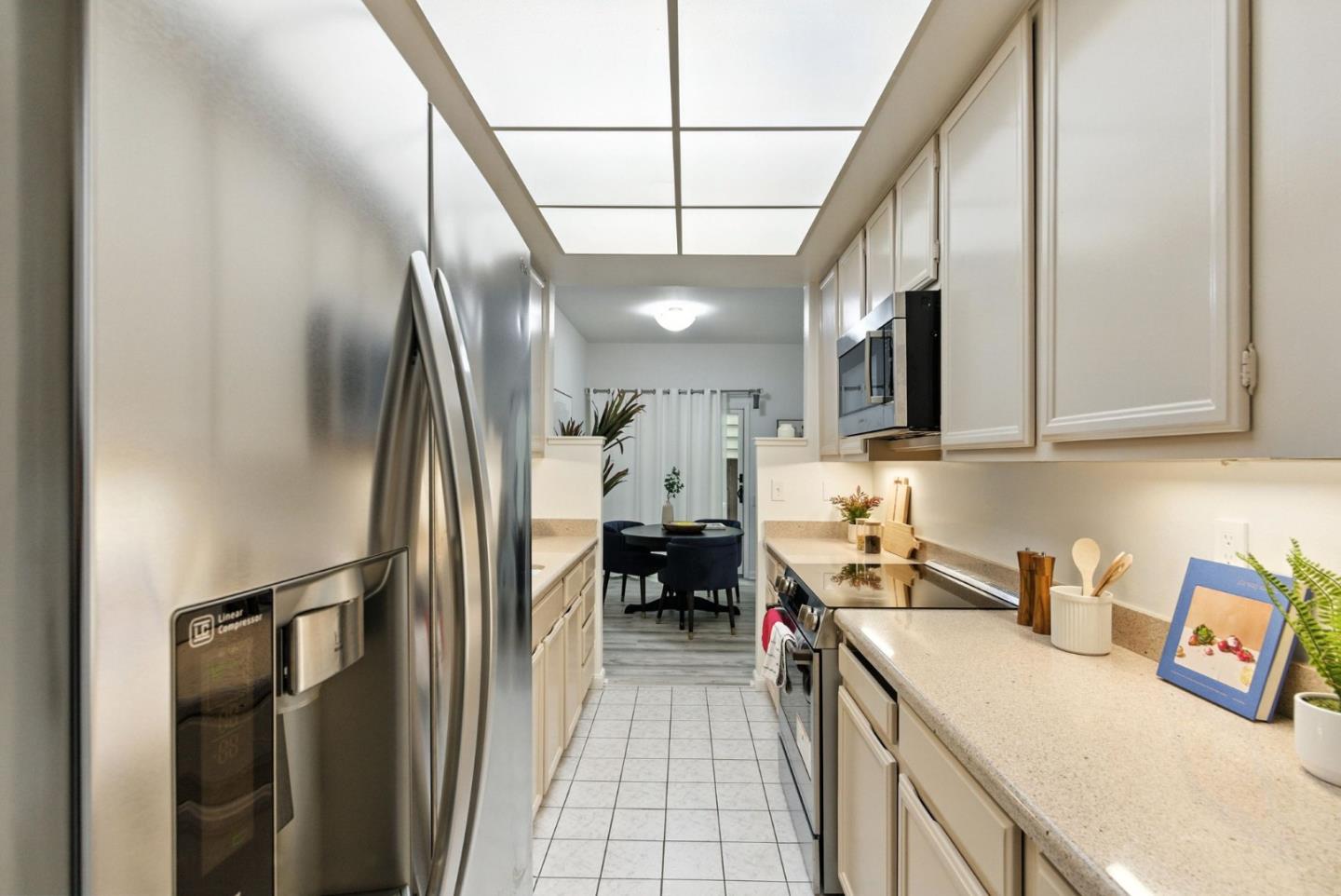 Detail Gallery Image 12 of 44 For 914 Shoreline Dr, San Mateo,  CA 94404 - 2 Beds | 2 Baths