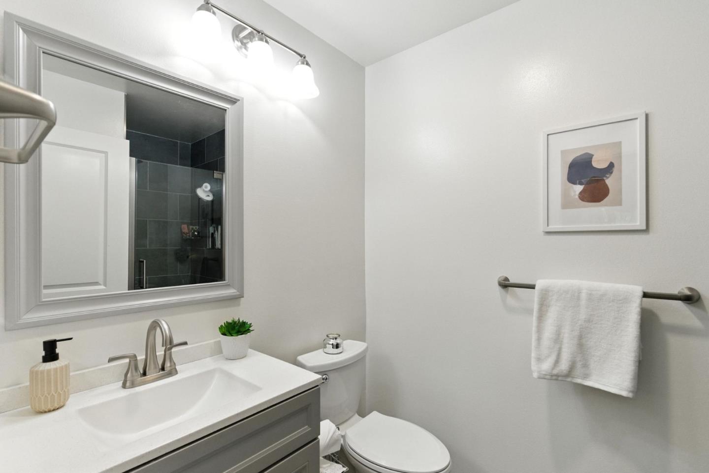 Detail Gallery Image 13 of 44 For 914 Shoreline Dr, San Mateo,  CA 94404 - 2 Beds | 2 Baths