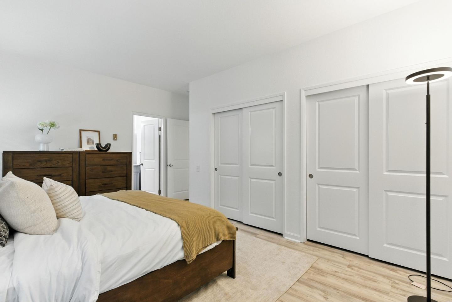 Detail Gallery Image 18 of 44 For 914 Shoreline Dr, San Mateo,  CA 94404 - 2 Beds | 2 Baths