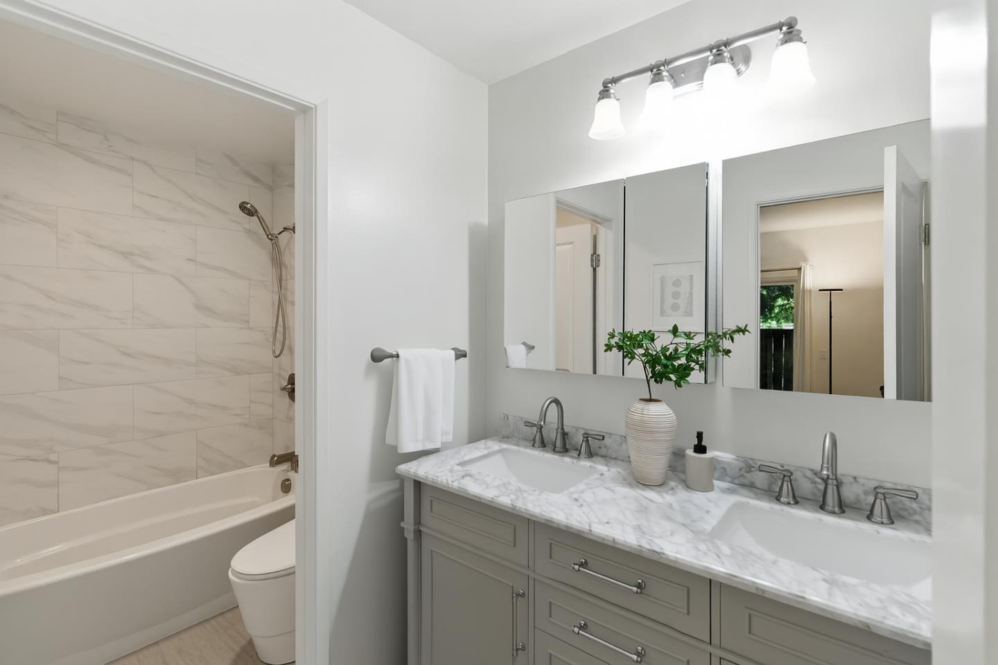 Detail Gallery Image 25 of 44 For 914 Shoreline Dr, San Mateo,  CA 94404 - 2 Beds | 2 Baths