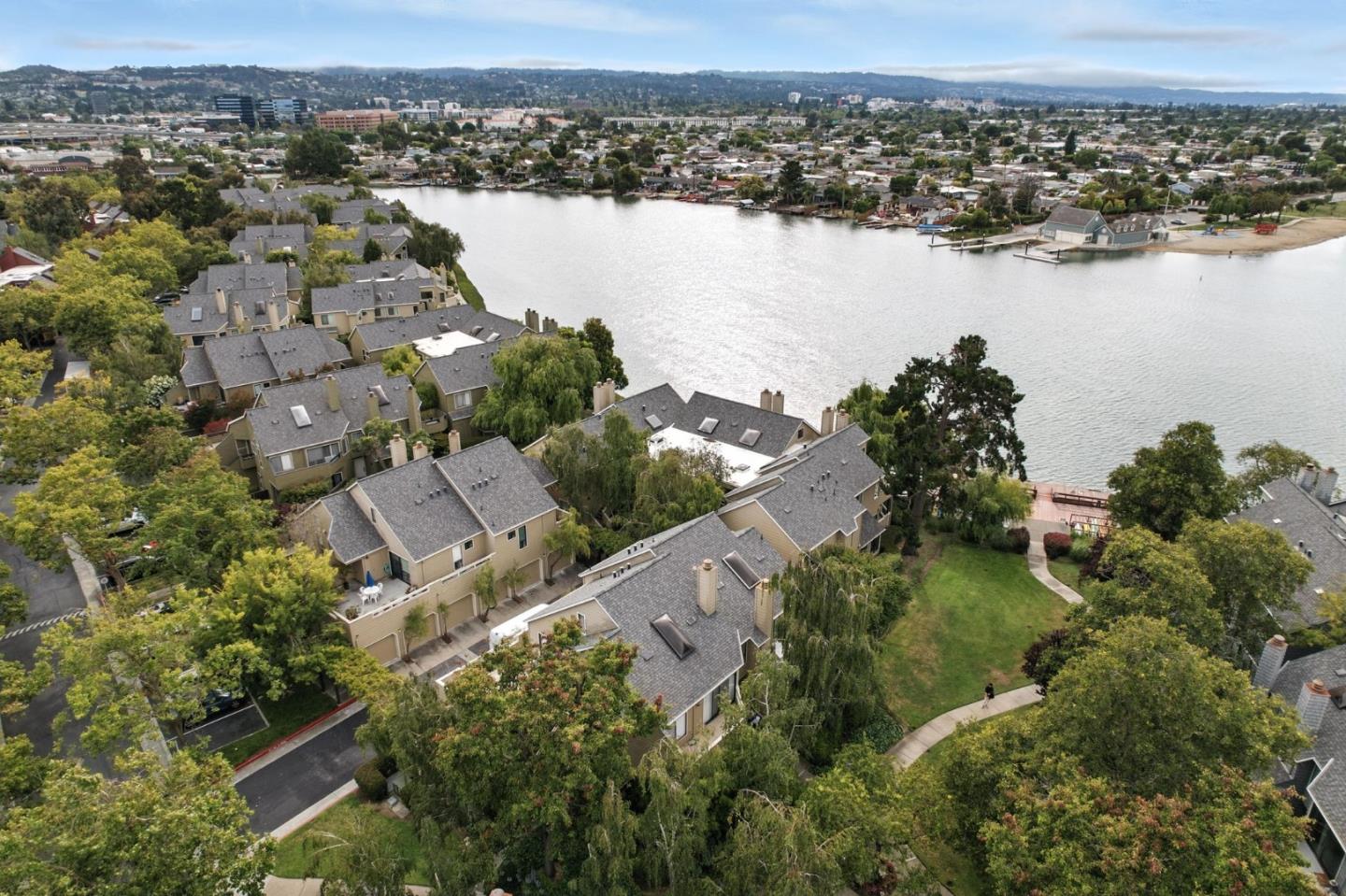 Detail Gallery Image 39 of 44 For 914 Shoreline Dr, San Mateo,  CA 94404 - 2 Beds | 2 Baths