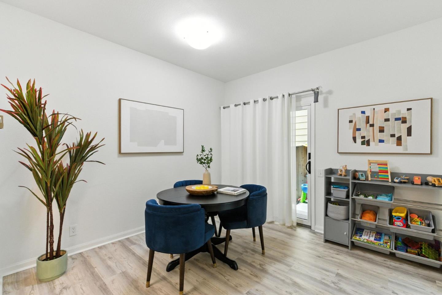 Detail Gallery Image 8 of 44 For 914 Shoreline Dr, San Mateo,  CA 94404 - 2 Beds | 2 Baths