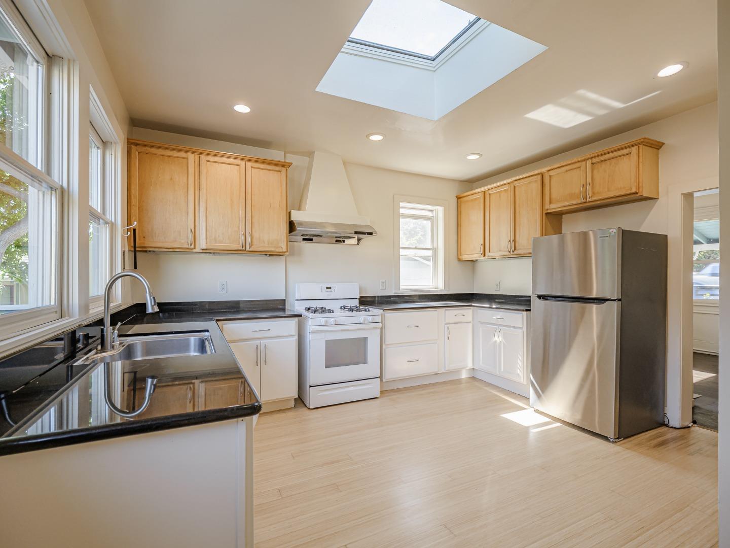 Detail Gallery Image 20 of 72 For 807 Laurel St, Santa Cruz,  CA 95060 - 4 Beds | 2 Baths