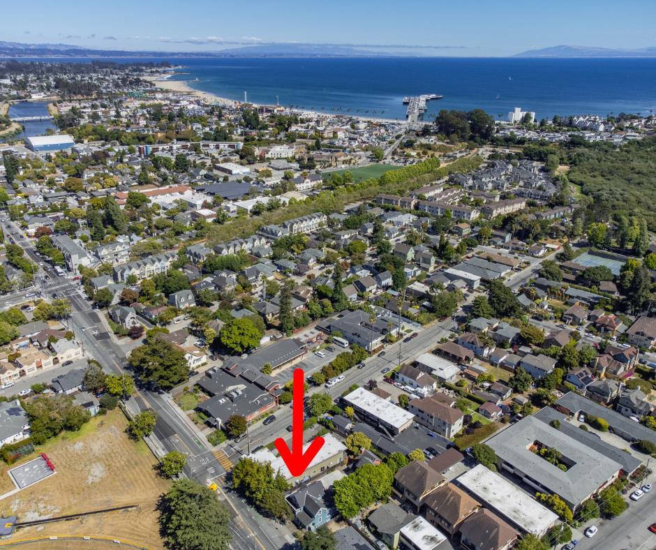Detail Gallery Image 3 of 72 For 807 Laurel St, Santa Cruz,  CA 95060 - 4 Beds | 2 Baths