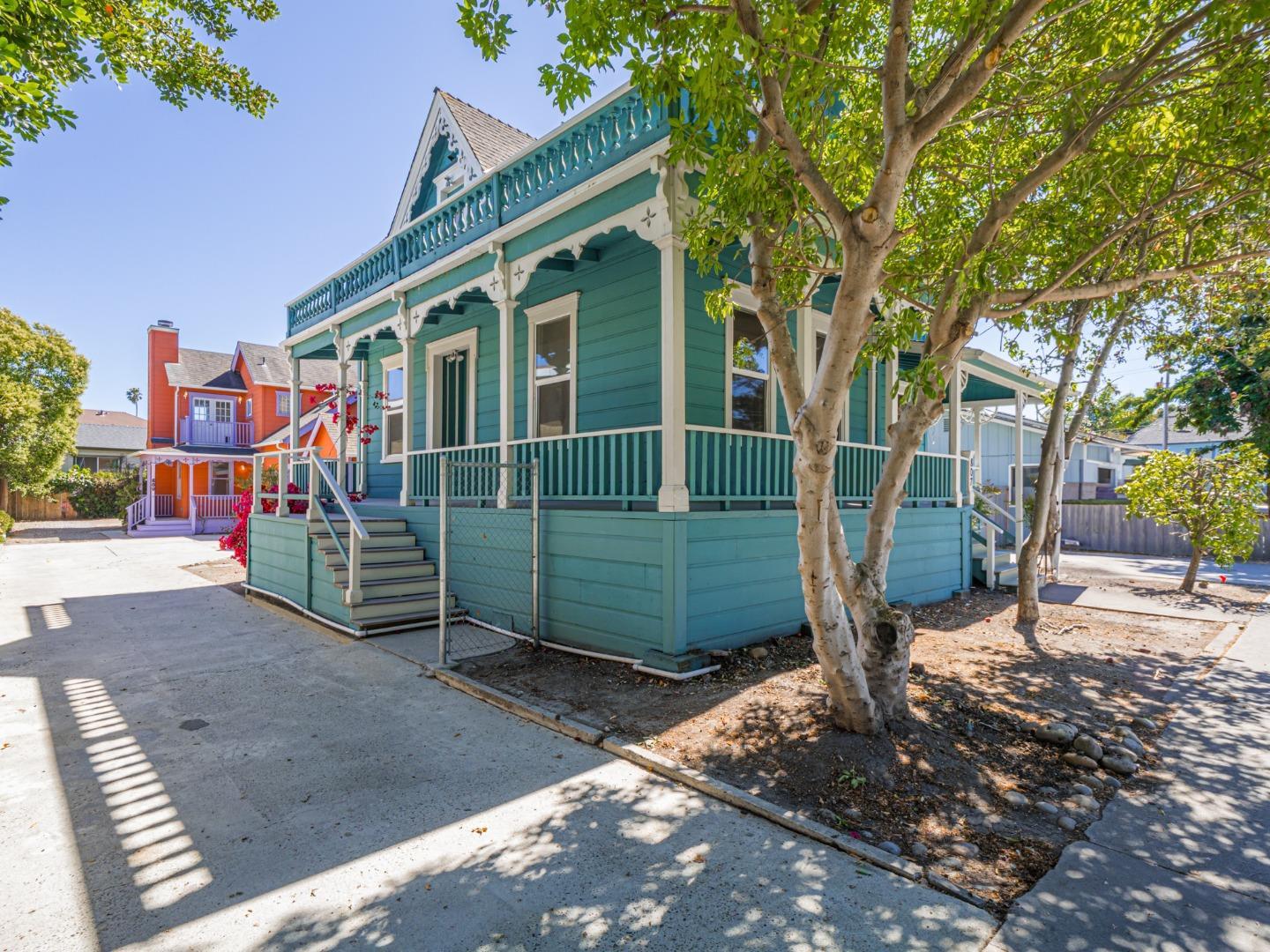 Detail Gallery Image 4 of 72 For 807 Laurel St, Santa Cruz,  CA 95060 - 4 Beds | 2 Baths