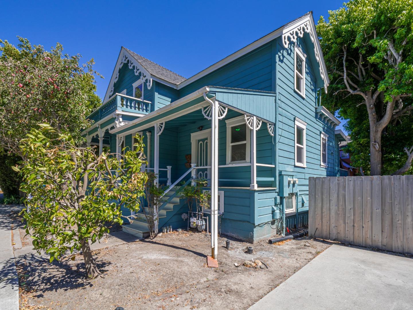Detail Gallery Image 5 of 72 For 807 Laurel St, Santa Cruz,  CA 95060 - 4 Beds | 2 Baths