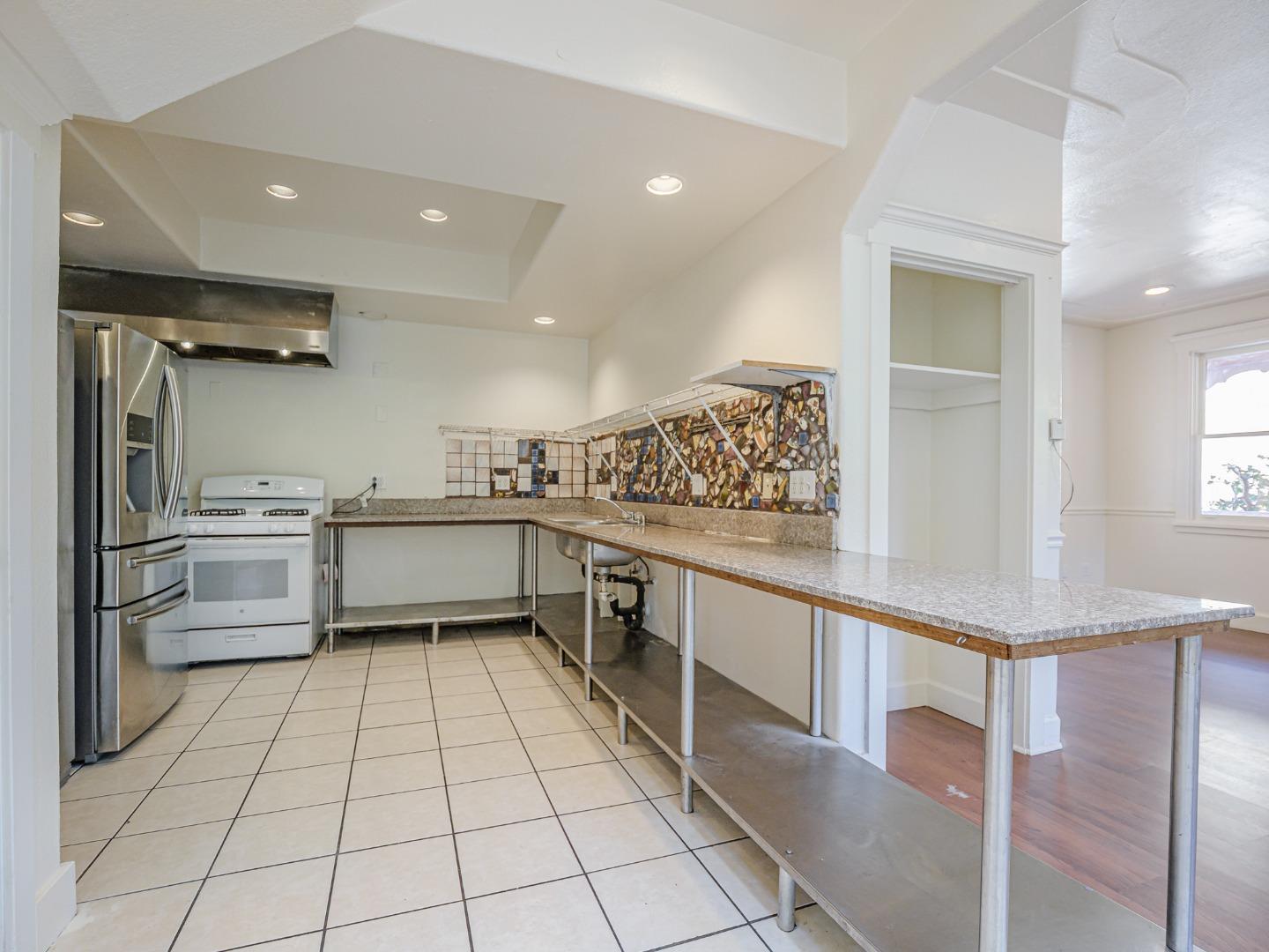 Detail Gallery Image 53 of 72 For 807 Laurel St, Santa Cruz,  CA 95060 - 4 Beds | 2 Baths