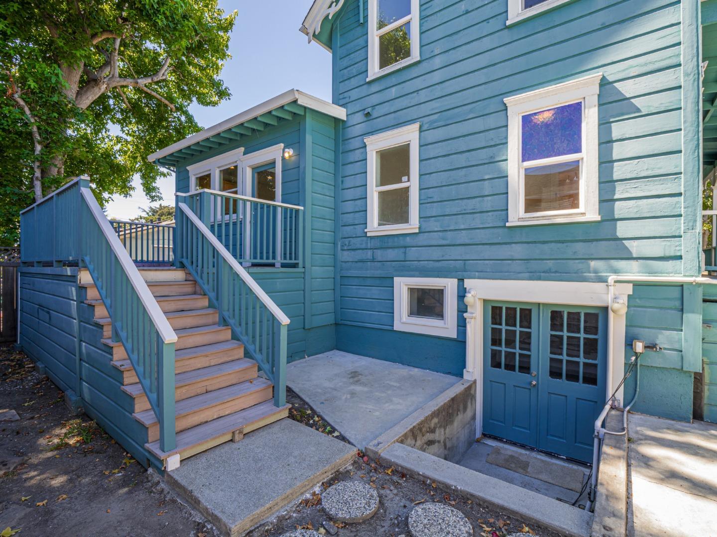 Detail Gallery Image 6 of 72 For 807 Laurel St, Santa Cruz,  CA 95060 - 4 Beds | 2 Baths