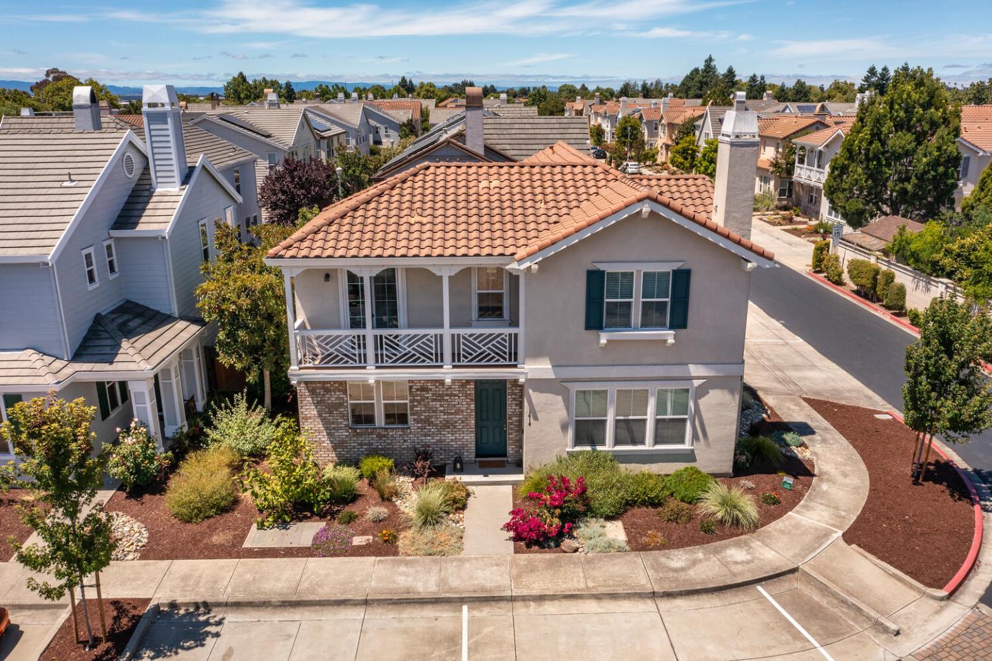 Detail Gallery Image 2 of 30 For 1614 Welford Cir, Hayward,  CA 94544 - 4 Beds | 2/1 Baths
