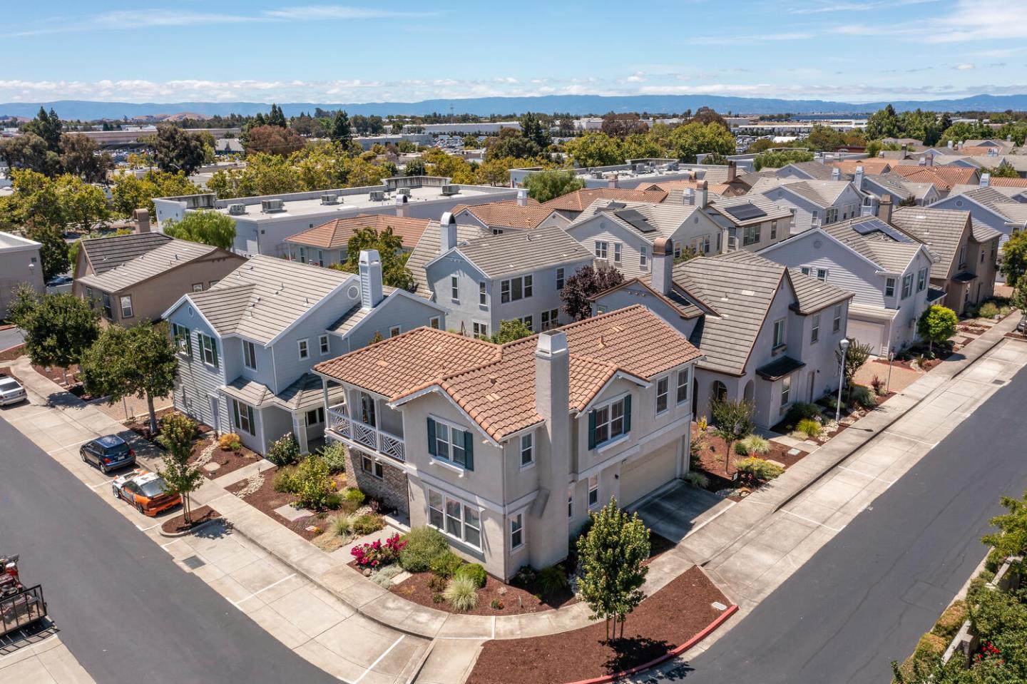 Detail Gallery Image 3 of 30 For 1614 Welford Cir, Hayward,  CA 94544 - 4 Beds | 2/1 Baths