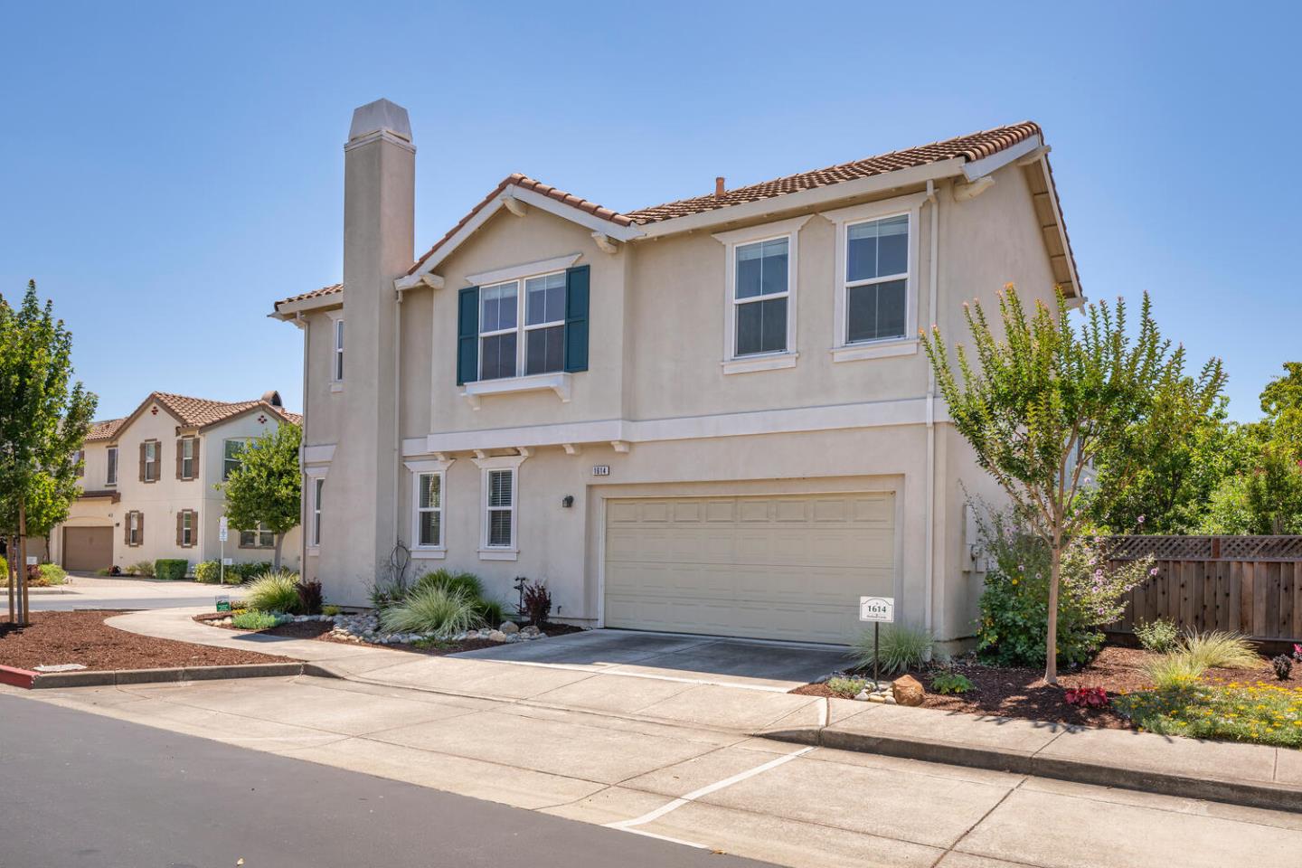 Detail Gallery Image 4 of 30 For 1614 Welford Cir, Hayward,  CA 94544 - 4 Beds | 2/1 Baths
