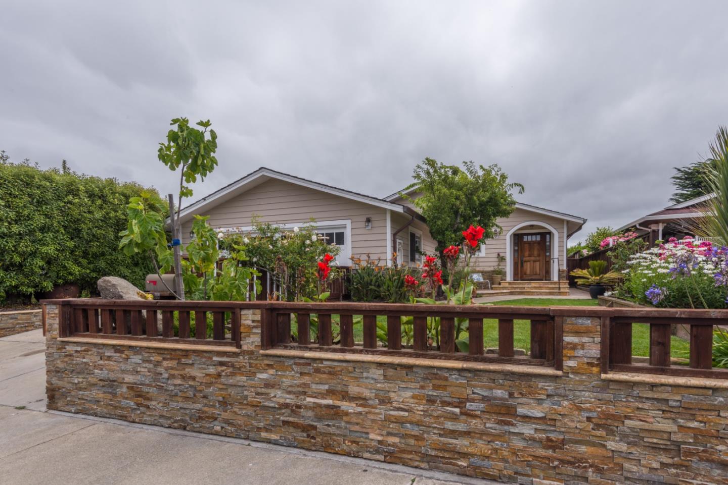 Detail Gallery Image 2 of 26 For 607 Alsace Lorraine Ave, Half Moon Bay,  CA 94019 - 3 Beds | 2 Baths