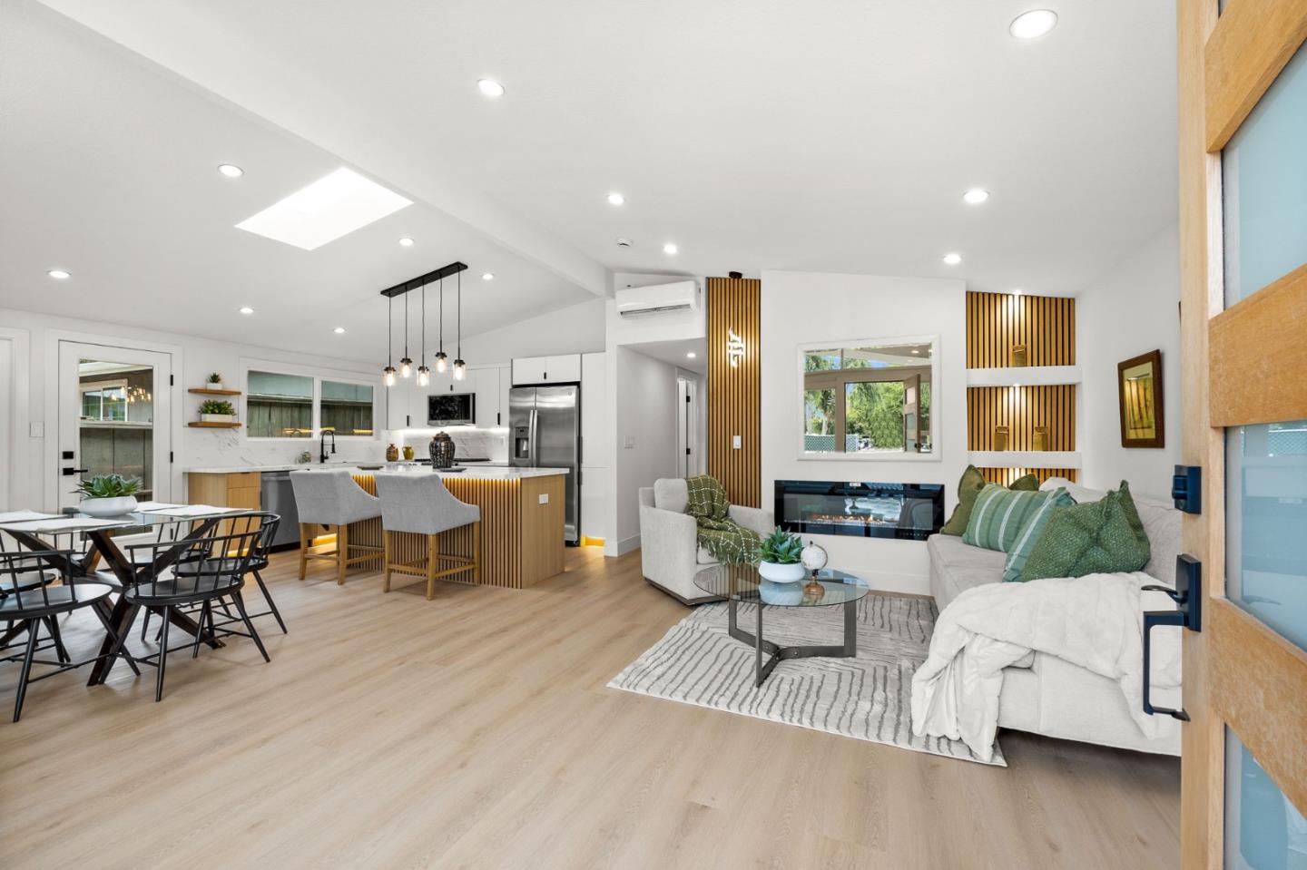 Detail Gallery Image 3 of 41 For 1674 Miami Dr, San Jose,  CA 95122 - 3 Beds | 2 Baths