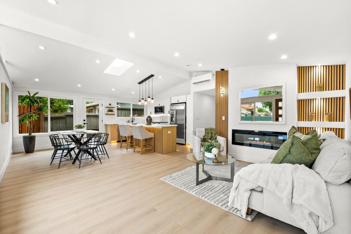 Detail Gallery Image 4 of 41 For 1674 Miami Dr, San Jose,  CA 95122 - 3 Beds | 2 Baths