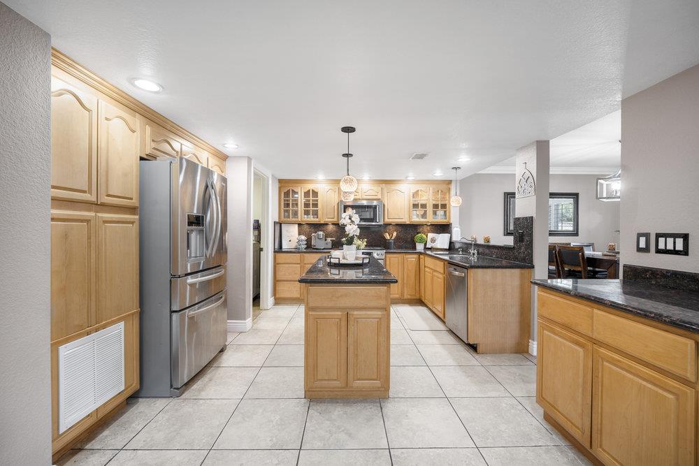 Detail Gallery Image 10 of 42 For 965 Oak Park Dr, Morgan Hill,  CA 95037 - 3 Beds | 2/1 Baths