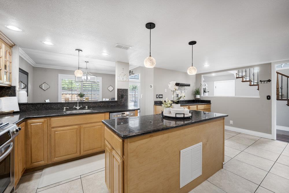 Detail Gallery Image 7 of 42 For 965 Oak Park Dr, Morgan Hill,  CA 95037 - 3 Beds | 2/1 Baths