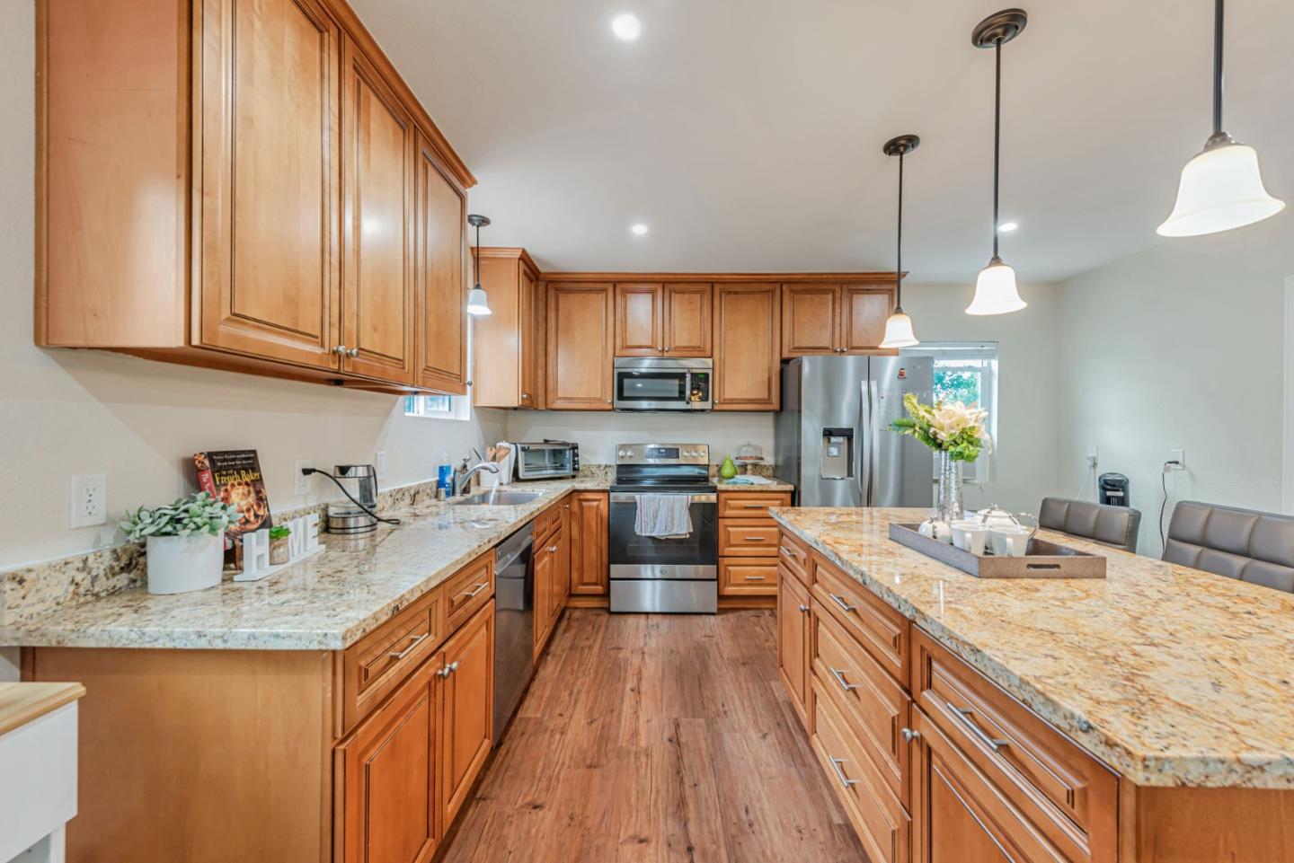 Detail Gallery Image 13 of 76 For 2468 Hidden Ln, Hayward,  CA 94541 - 5 Beds | 3 Baths