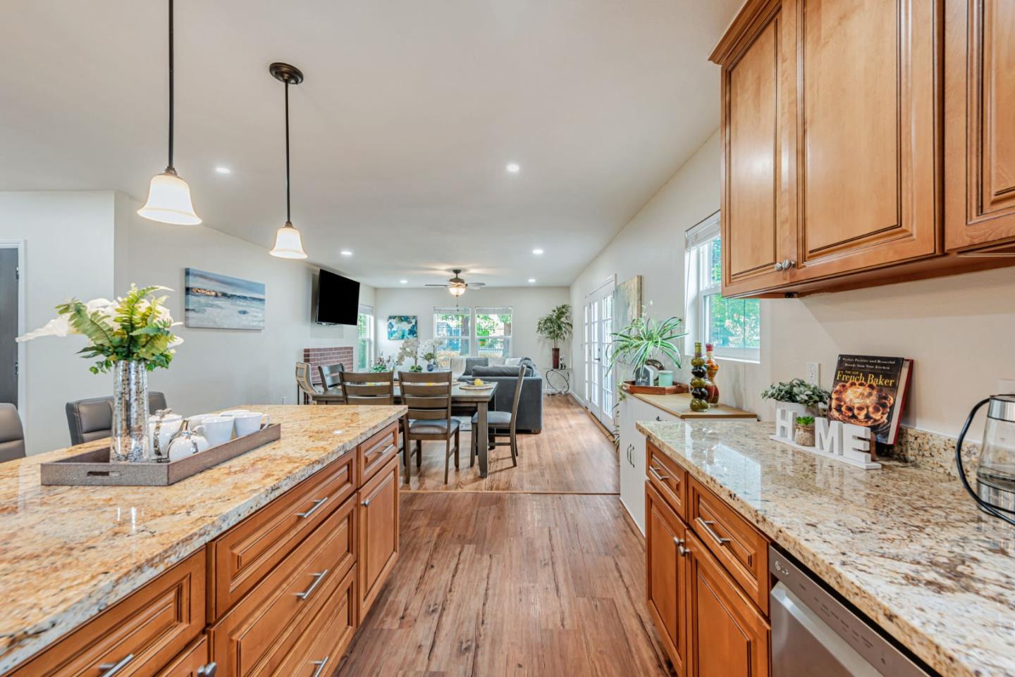 Detail Gallery Image 14 of 76 For 2468 Hidden Ln, Hayward,  CA 94541 - 5 Beds | 3 Baths