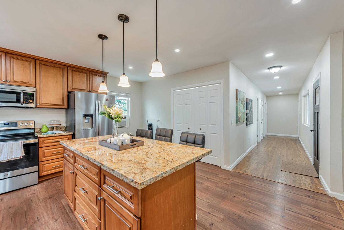 Detail Gallery Image 16 of 76 For 2468 Hidden Ln, Hayward,  CA 94541 - 5 Beds | 3 Baths