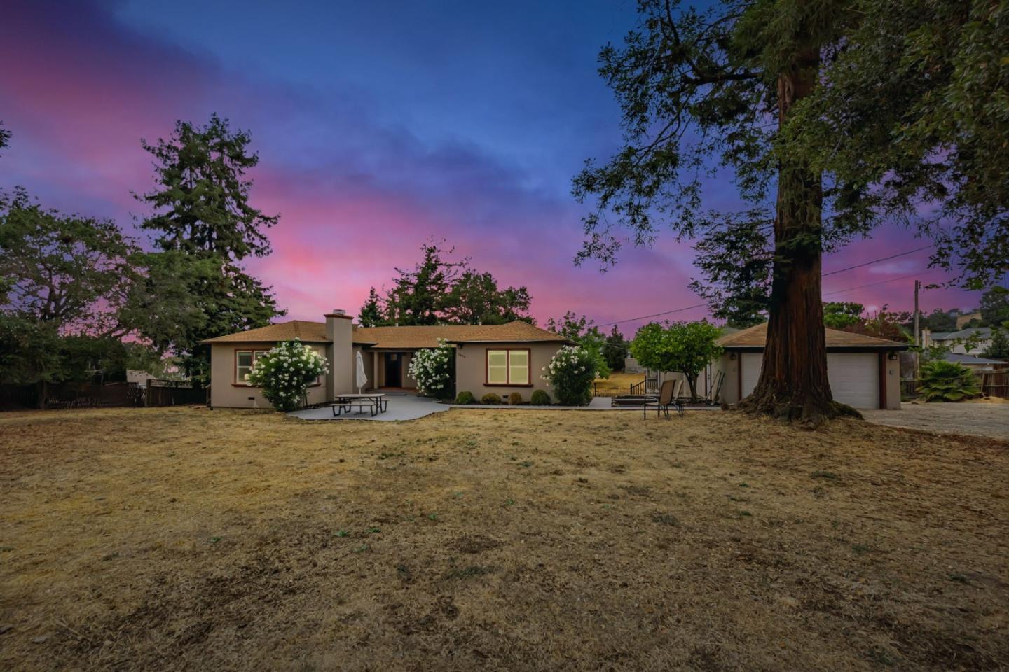 Detail Gallery Image 3 of 76 For 2468 Hidden Ln, Hayward,  CA 94541 - 5 Beds | 3 Baths