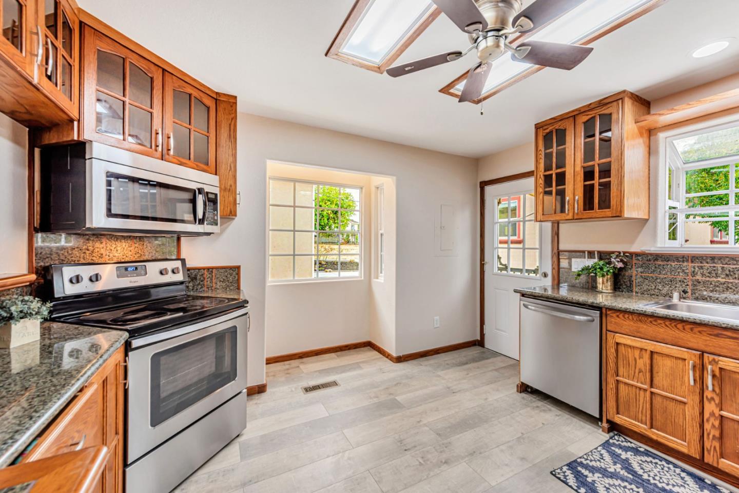 Detail Gallery Image 33 of 76 For 2468 Hidden Ln, Hayward,  CA 94541 - 5 Beds | 3 Baths