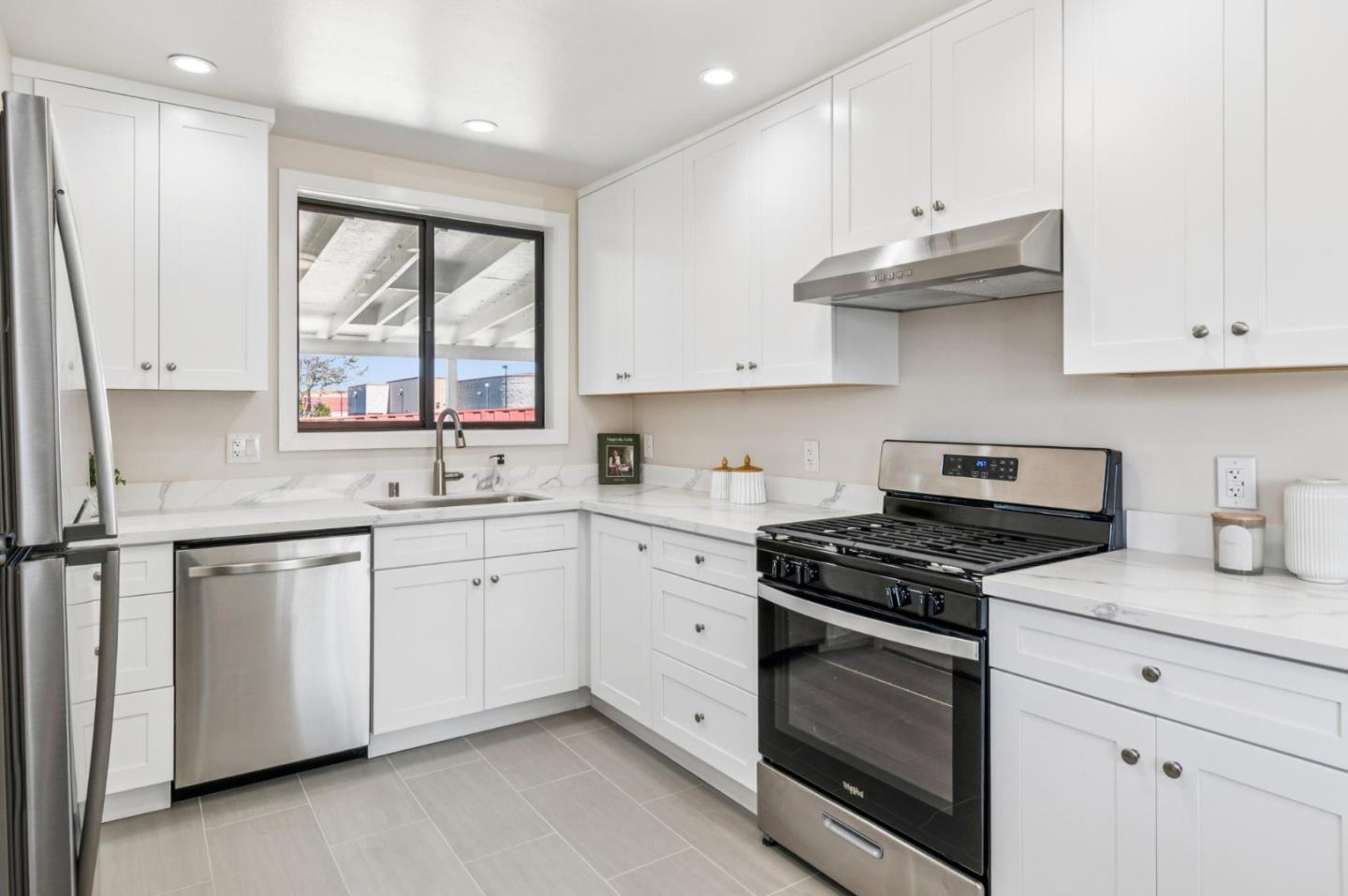 Detail Gallery Image 11 of 23 For 111 Rockwood Dr, South San Francisco,  CA 94080 - 2 Beds | 1 Baths