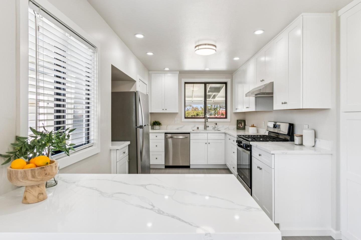 Detail Gallery Image 8 of 23 For 111 Rockwood Dr, South San Francisco,  CA 94080 - 2 Beds | 1 Baths