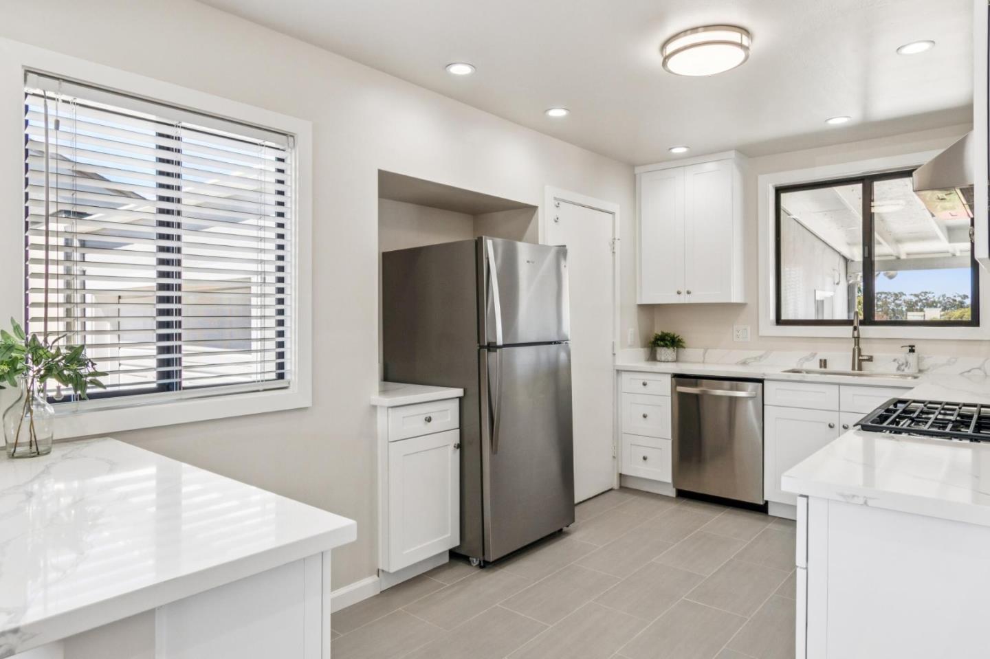 Detail Gallery Image 9 of 23 For 111 Rockwood Dr, South San Francisco,  CA 94080 - 2 Beds | 1 Baths