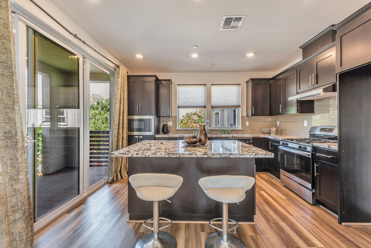 Detail Gallery Image 12 of 53 For 96 Zenith Cmn, Fremont,  CA 94539 - 4 Beds | 3/1 Baths