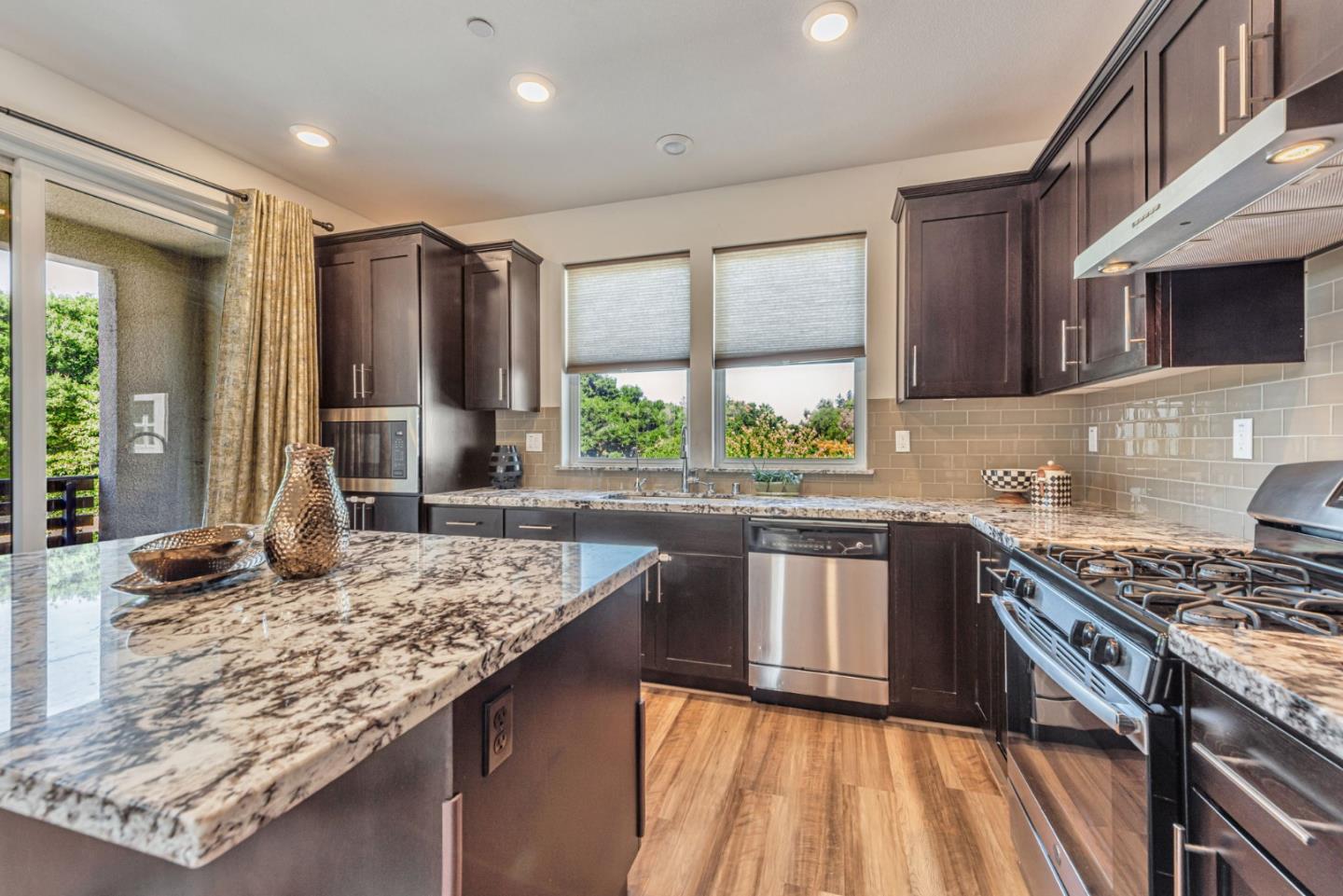 Detail Gallery Image 13 of 53 For 96 Zenith Cmn, Fremont,  CA 94539 - 4 Beds | 3/1 Baths