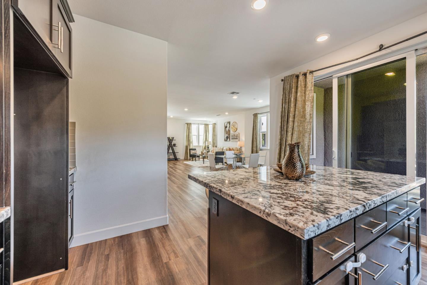 Detail Gallery Image 14 of 53 For 96 Zenith Cmn, Fremont,  CA 94539 - 4 Beds | 3/1 Baths
